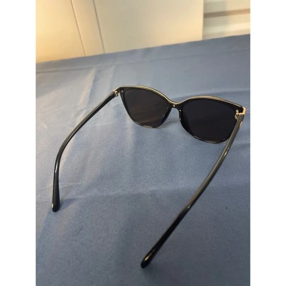 Black Cat Eye Sunglasses with Gold Brow Bar Accents‎ G15013 56-18-144